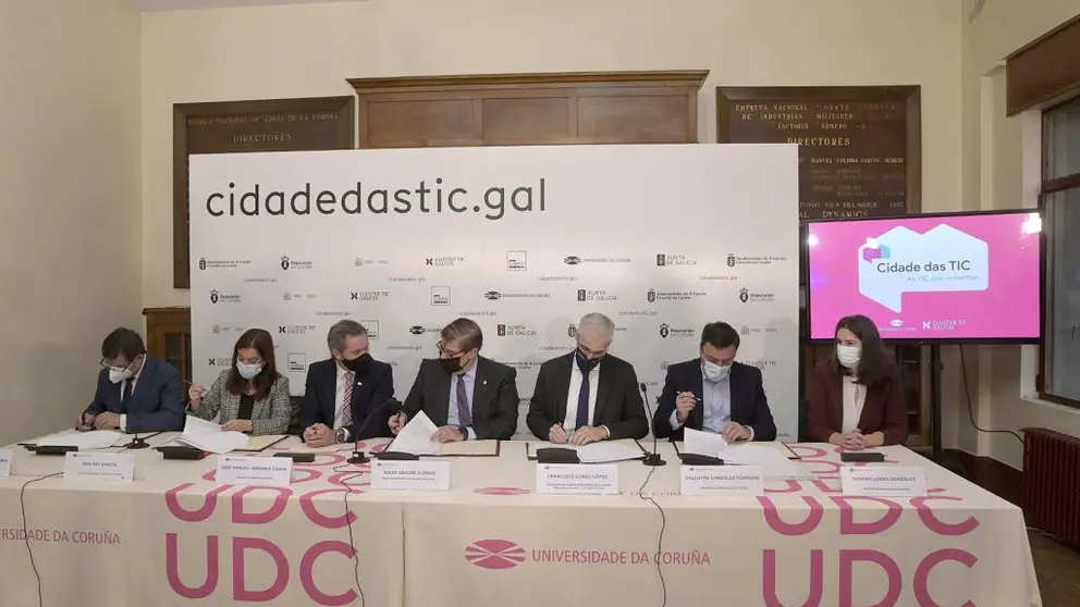 Antonio Rodr&iacute;guez del Corral, presidente do Cl&uacute;ster TIC Galicia; In&eacute;s Rey, alcaldesa da Coru&ntilde;a; Jos&eacute; Mi&ntilde;ones, Delegado do Goberno en Galicia; Julio Abalde, reitor da UDC; Francisco Conde, conselleiro de Econom&iacute;a; Valent&iacute;n Gonz&aacute;lez Formoso, presidente da Deputaci&oacute;n da Coru&ntilde;a, e Susana Ladra, directora do Campus Innova.