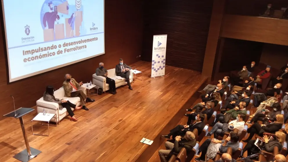 P&uacute;blico na xornadaa &lsquo;Impulsando o desenvolvemento econ&oacute;mico de Ferrolterra&rsquo;.