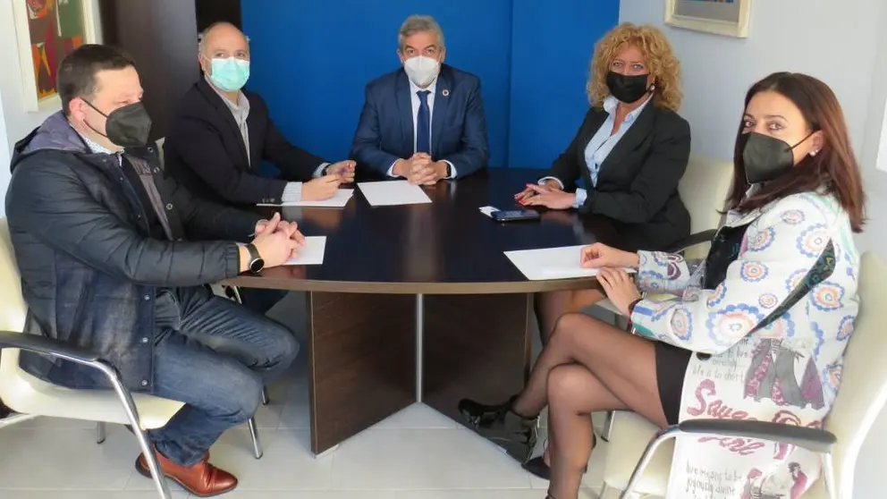 Reuni&oacute;n en Cuntis entre responsables del Concello, Zona Franca de Vigo y SEA-SEPES.