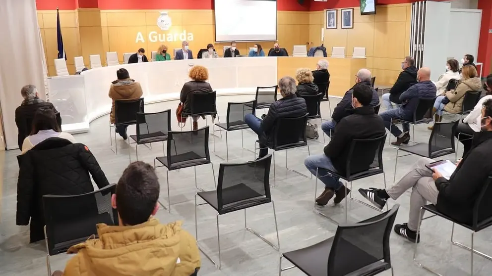 Xuntanza dos alcaldes da Guarda e O Rosal e a xerente de SEA con representantes empresariais do Baixo Mi&ntilde;o.