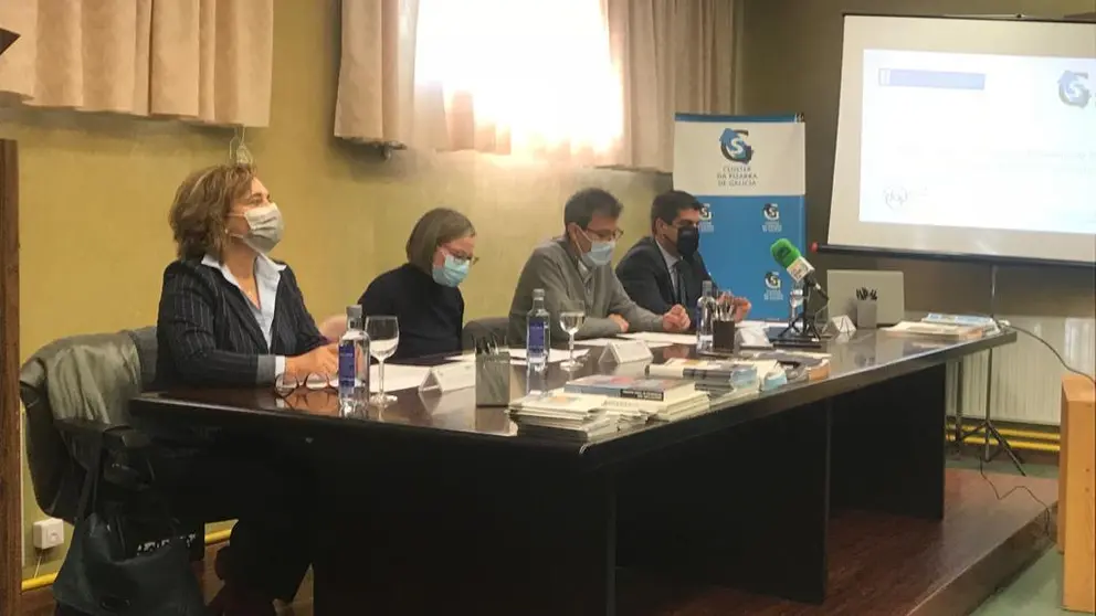 De izq. a der., la subdirectora de Recursos Minerais de la Xunta; alcaldesa de Carballeda de Valdeorras; presidente del Cl&uacute;ster de la Pizarra de Galicia y delegado de la Xunta en Ourense.
