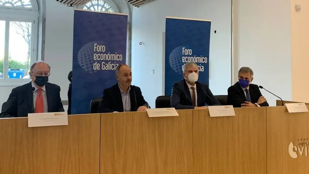 Gonz&aacute;lez Laxe, Regades, Lago y en la presentaci&oacute;n del informe de coyuntura socioecon&oacute;mica en la sede de CZFV en Vigo.