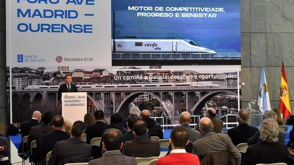 Intervenci&oacute;n de N&uacute;&ntilde;ez Feij&oacute;o en el foro "AVE Madrid-Ourense" celebrado en Ourense.
