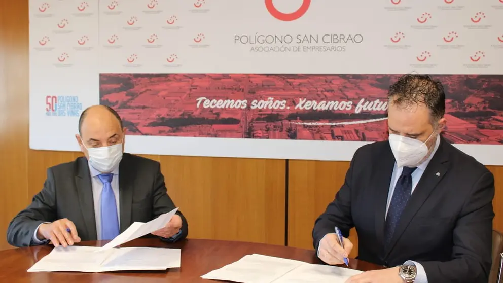 El presidente de los empresarios de San Cibrao, Jos&eacute; Antonio Rodr&iacute;guez, y el director territorial de ABanca en Ourense, Rub&eacute;n Saavedra.