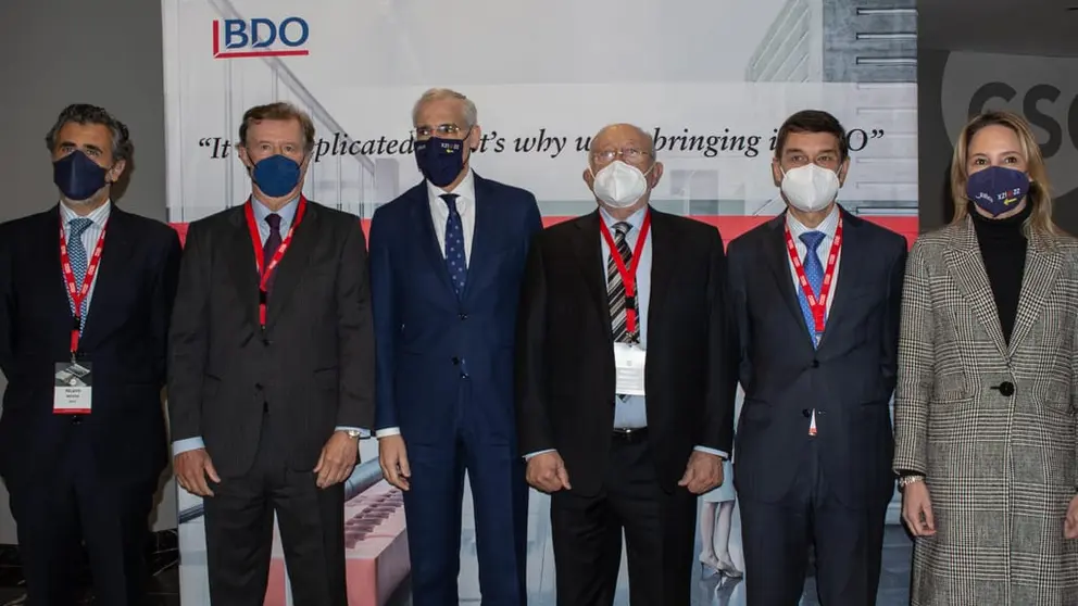 Pelayo Novoa (socio de BDO), Alfonso Osorio (presidente de BDO), Francisco Conde (vicepresidente segundo e conselleiro de Econom&iacute;a, Empresa e Innovaci&oacute;n de la Xunta de Galicia), Manuel Rodr&iacute;guez (presidente del C&iacute;rculo de empresarios de Galicia), Jorge Montoya (socio de BDO), Marta Fern&aacute;ndez-Tapias (delegada de la Xunta de Galicia en Vigo)