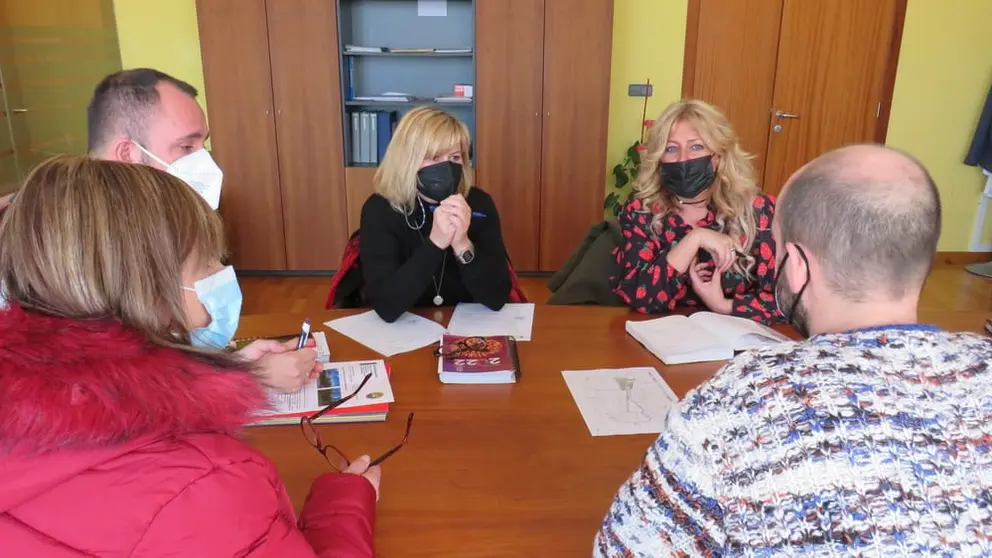 La gerente de SEA se reuni&oacute; con el equipo de gobierno del Ayuntamiento de Cabanas.
