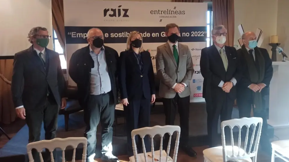 Participantes en la joranda "Empleo y sostenibilidad en Galicia en 2022", celebrada en Santiago.