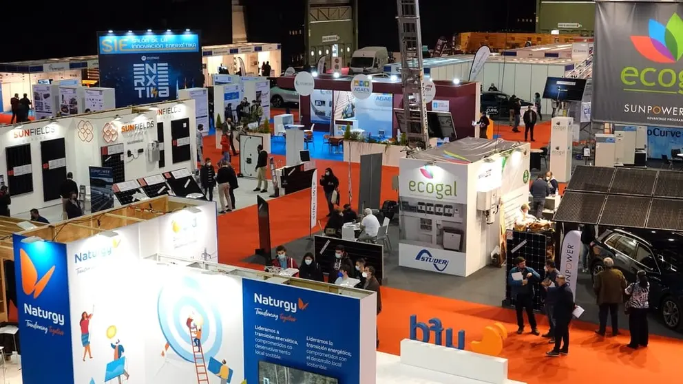 Stands y p&uacute;blico en Enex&eacute;tika 2022.