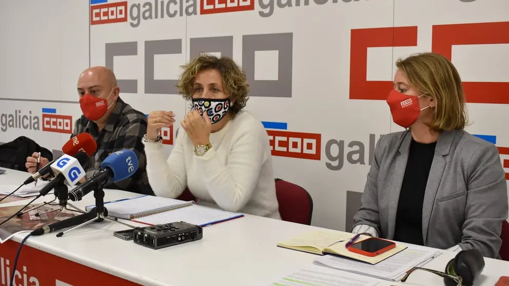 Juan Zas, Amelia P&eacute;rez, Luc&iacute;a Trenor, na rolda de prensa de CCOO sobre a hostaler&iacute;a.