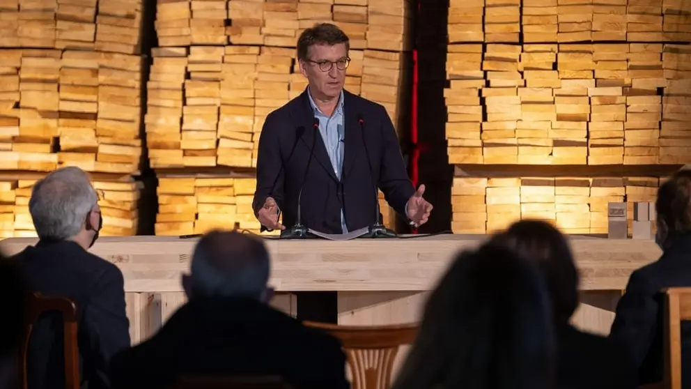El presidente de la Xunta visit&oacute; la empresa de madera contralaminada Xilonor, en Coir&oacute;s.