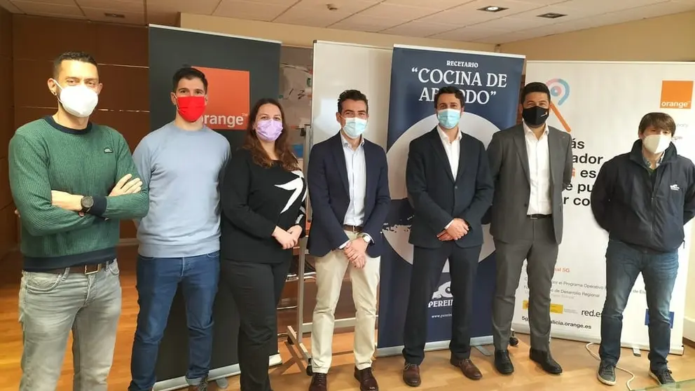 Representantes de Orange, Amtega, Grupo Pereira y Gradiant en la presentaci&oacute;n del piloto.