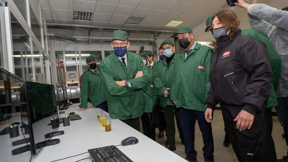 El presidente de la Xunta presidi&oacute; la inauguraci&oacute;n de la segunda l&iacute;nea de refinado en la planta de San Cibrao das Vi&ntilde;as de Aceites Abril./D.CABEZ&Oacute;N.XUNTA DE GALICIA.