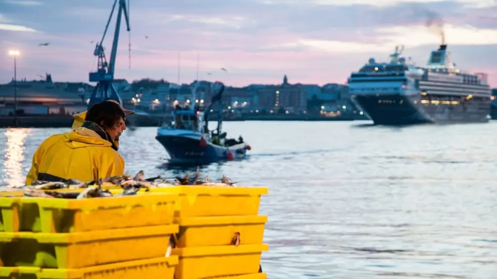 La estrategia de econom&iacute;a azul del Puerto de A Coru&ntilde;a  buscar&aacute; el desarrollo socioeconómico sostenible de sectores como la pesca o el turismo de cruceros.