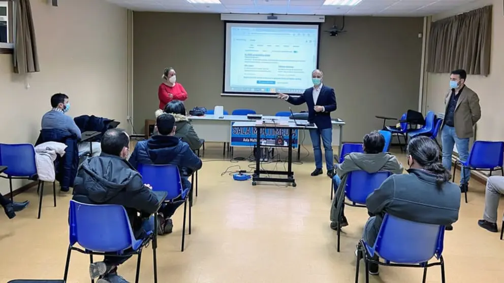 Reuni&oacute;n del delegado de la Zona Franca y el responsable de Vigo Activo con empresarios de Ponteareas.
