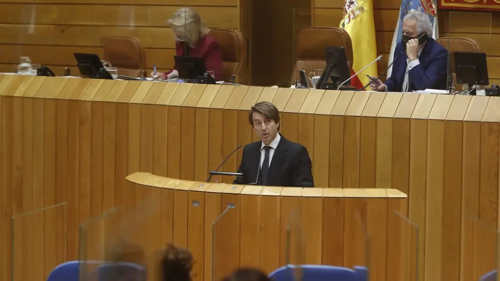El conselleiro de Facenda e Administraci&oacute;n P&uacute;blica, Miguel Corogs, en el Parlamento gallego.