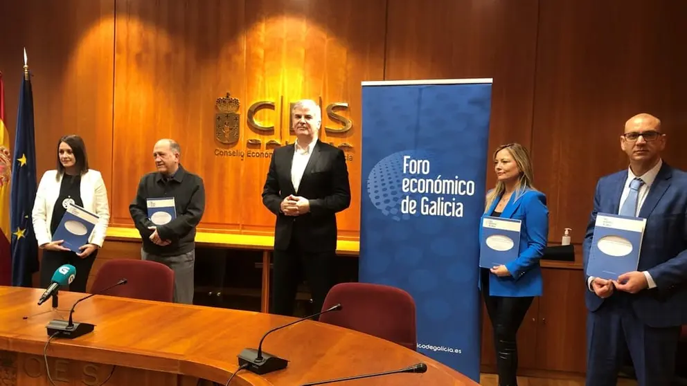 Expertos do Foro Econ&oacute;mico de Galicia presentaron o documento sobre a reforma do financiamento auton&oacute;mico.