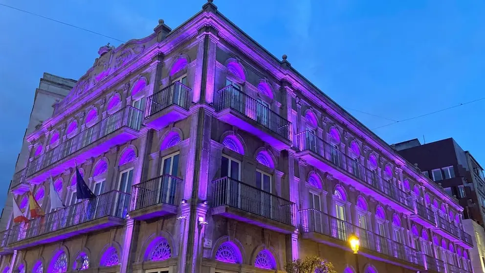 La sede de la Zona Franca de Vigo estar&aacute; iluminada de lila toda la semana por el 8-M.