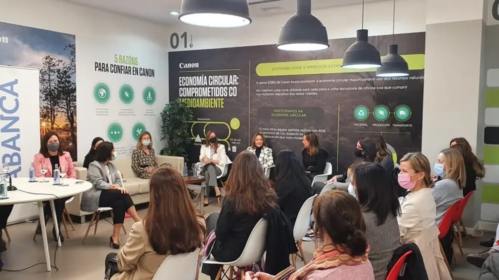 Asistentes al encuentro empresarial "8-3 Mujeres en la Empresa actual y futura", celebrado en C&iacute;rculo de Empresarios de Galicia.