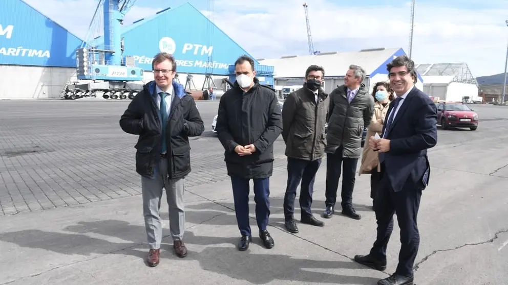 El presidente de Puertos del Estado, &Aacute;lvaro en su visita a Punta Langosteira.