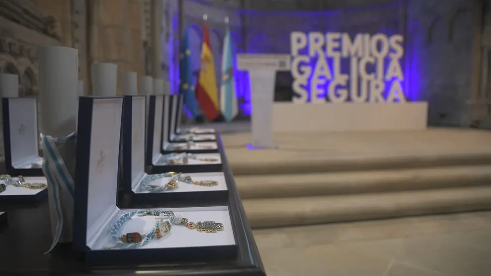 Insignias de los Premios Galicia Segura.
