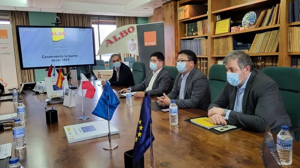 Representantes de Red.es, Albo, Oragen y Suigeneris en la presentaci&oacute;n del piloto con 5G.
