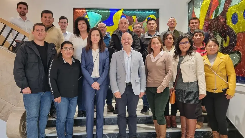 Visita de la delegaci&oacute;n de Tacna (Per&uacute;) a la Zona Franca de Vigo.