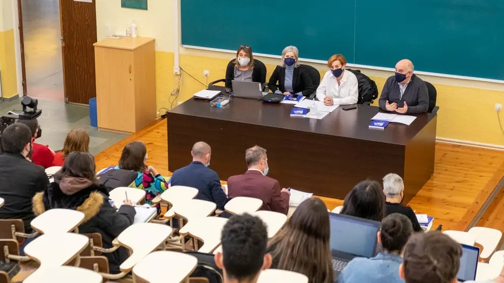Presentaci&oacute;n do informe sobre a econom&iacute;a social en Galicia, na Facultade de CCEE e Empresariais da USC.