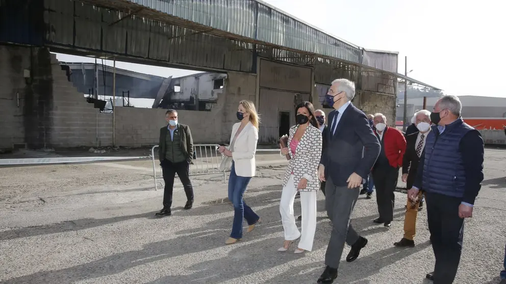 El vicepresidente econ&oacute;mico de la Xunta, acompa&ntilde;ado de la alcaldesa de Mos, se reuni&oacute; con los empresarios afectados por el incendio en O Rebull&oacute;n.