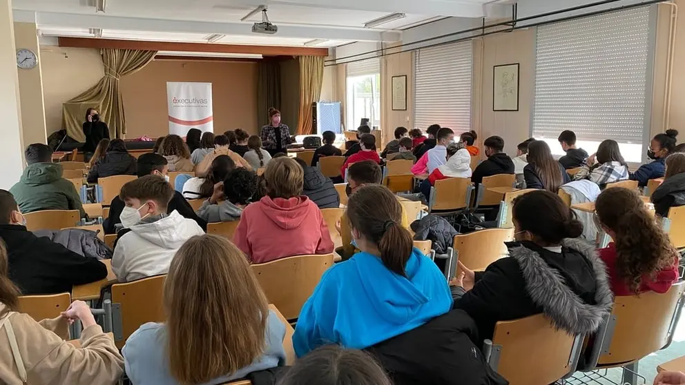 Una charla del programa EduReferentes en un instituto gallego.