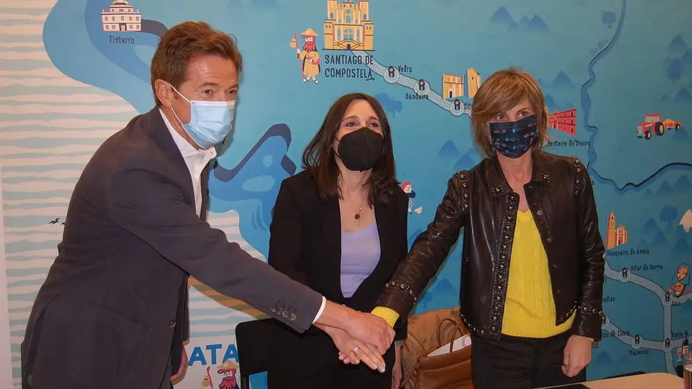 Luis, Mar&iacute;a Jes&uacute;s Lorenzana e Nava Castro asinaron o convenio para promover Galicia Cami&ntilde;o Emprendedor.