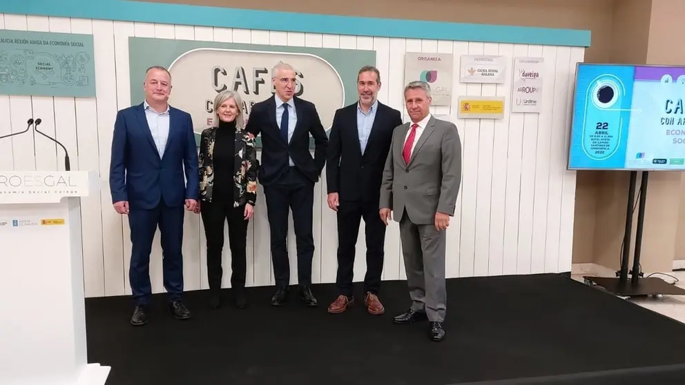 Tom&aacute;s Llompart, Covadonga Toca, Francisco Conde, Celso G&aacute;ndara y Manuel Varela participaron en Caf&eacute;s con Aroma a Econom&iacute;a Social.