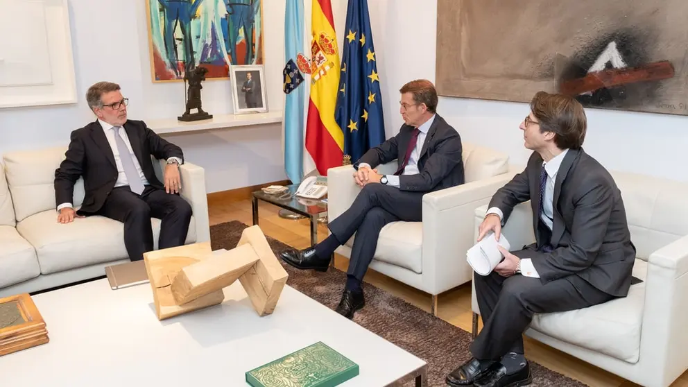 El presidente de la Xunta, Alberto N&uacute;&ntilde;ez Feij&oacute;o, recibi&oacute; en su despacho de San Caetano al CEO de Altri, de Pina./D.CABEZ&Oacute;N. XUNTA DE GALICIA.