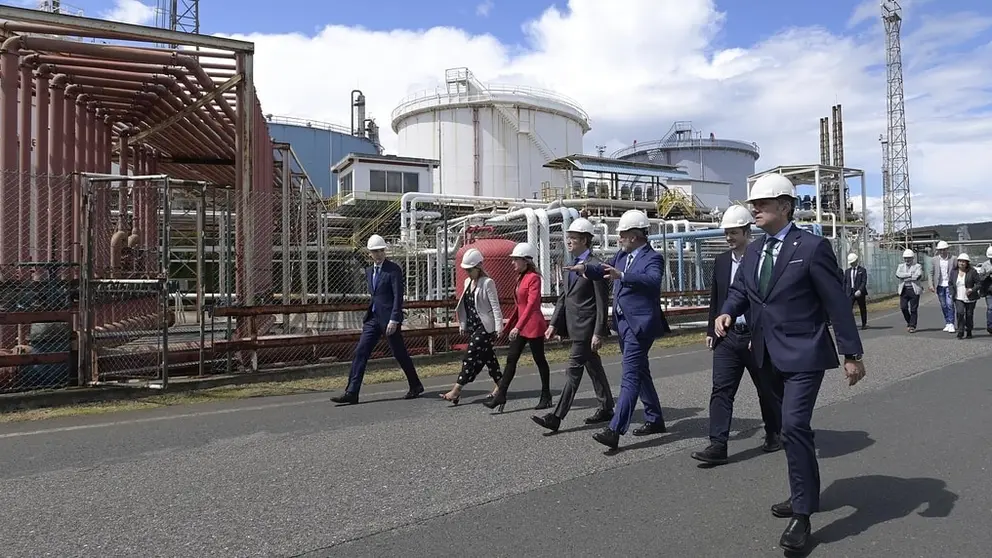 Visita del presidente de la Xunta a las instalaciones de Forestal del Atl&aacute;ntico en Mugardos./MONCHO FUENTES.
