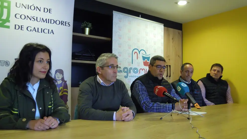Representantes de Agromuralla e da Ucgal presentaron o novo Observatorio de Prezos L&aacute;cteos en Lugo.