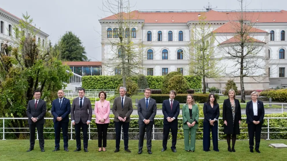 Foto de familia del Gobierno gallego, con Feij&oacute;o y los conselleiros./D.CABEZ&Oacute;N. XUNTA DE GALICIA.