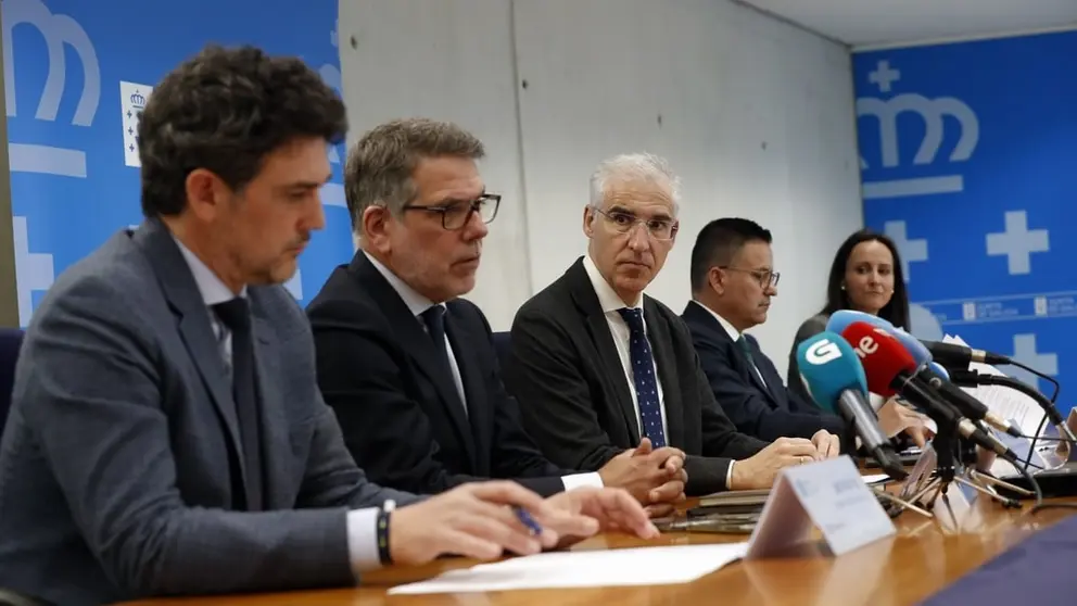 Representantes de la Xunta y de Altri expusieron el proyecto de f&aacute;brica de fibras textiles de Palas de Rei en un encuentro informativo en Lugo.