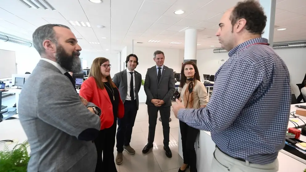 El gerente de Gradiant, la secretaria de Innovaci&oacute;n, el director general de Gradiant y el delegado del Gobierno en Galicia./PUNTO GA. M.RIOPA.