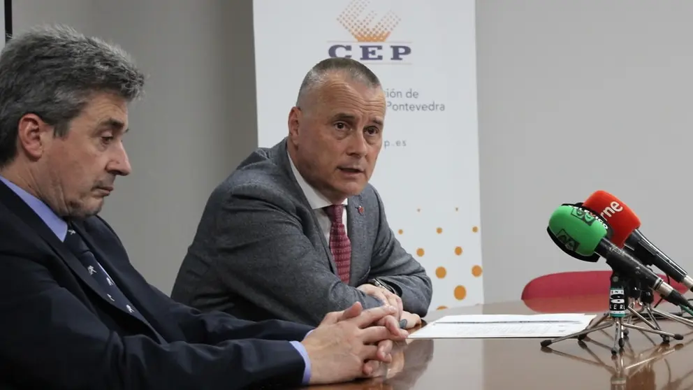 Luis Ceia, presidente de ConfMinho, y Jorge Cebreiros, presidente de la CEP, en rueda de prensa.