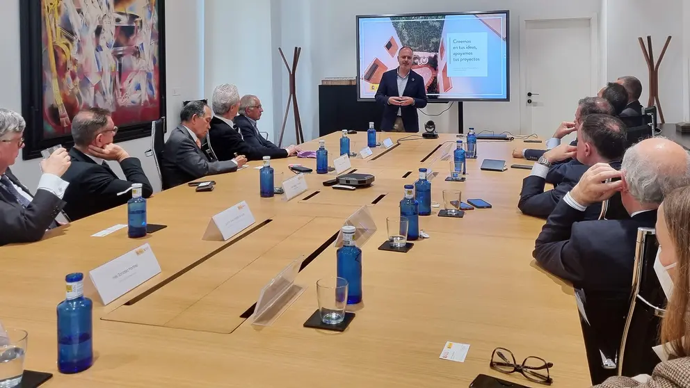 Reuni&oacute;n del Cuerpo Consular con el delegado de la Zona Franca de Vigo.