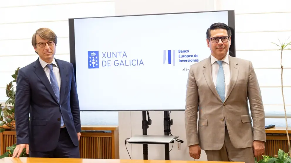 l conselleiro de Hacienda y Administraci&oacute;n P&uacute;blica en funciones, Miguel Corgos, y el vicepresidente del Banco Europeo de Inversiones, Ricardo Mourinho./XOAN CRESPO.