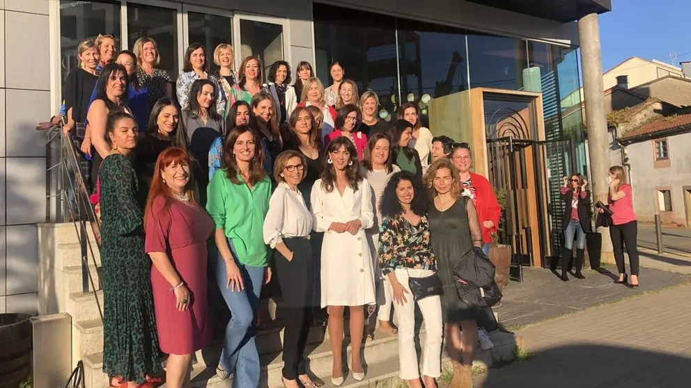 Integrantes de Executivas y Mujeres en el Sector P&uacute;blico participaron en un encuentro networking en Santiago.