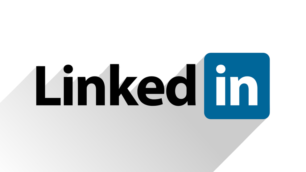 El Colegio de Economistas de A Coru&ntilde;a orienta a estudiantes universitarios para buscar trabajo en LinkedIn.