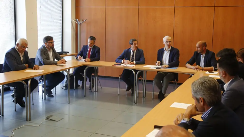 Encontro do vicepresidente segundo en funci&oacute;ns da Xunta con empresas do pol&iacute;gono da Granxa, no Porri&ntilde;o.