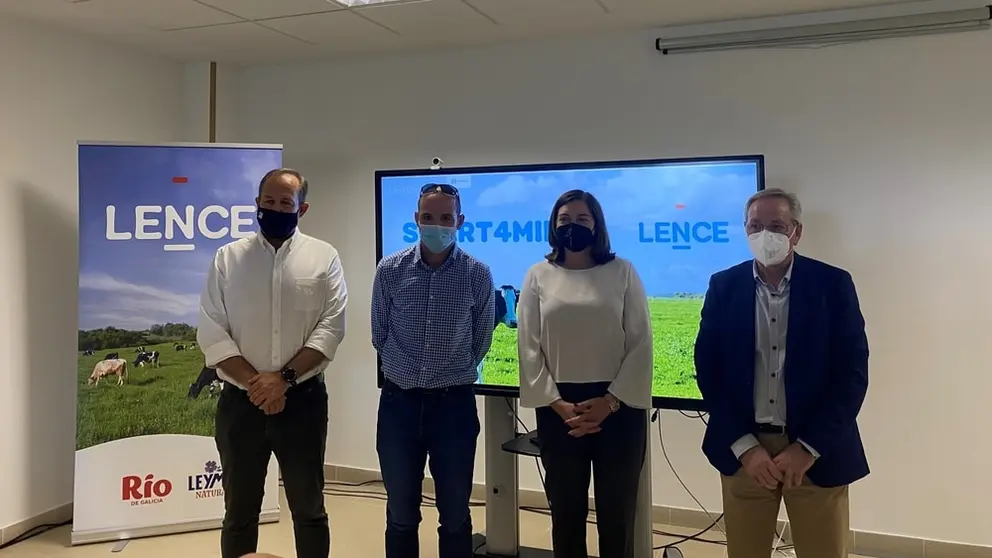De izq a dcha_ Jacobo Fe&aacute;s, Carlos Carbonell, Carmen Lence y Jos&eacute; Balseiros, en la presentaci&oacute;n de Smart4milk,