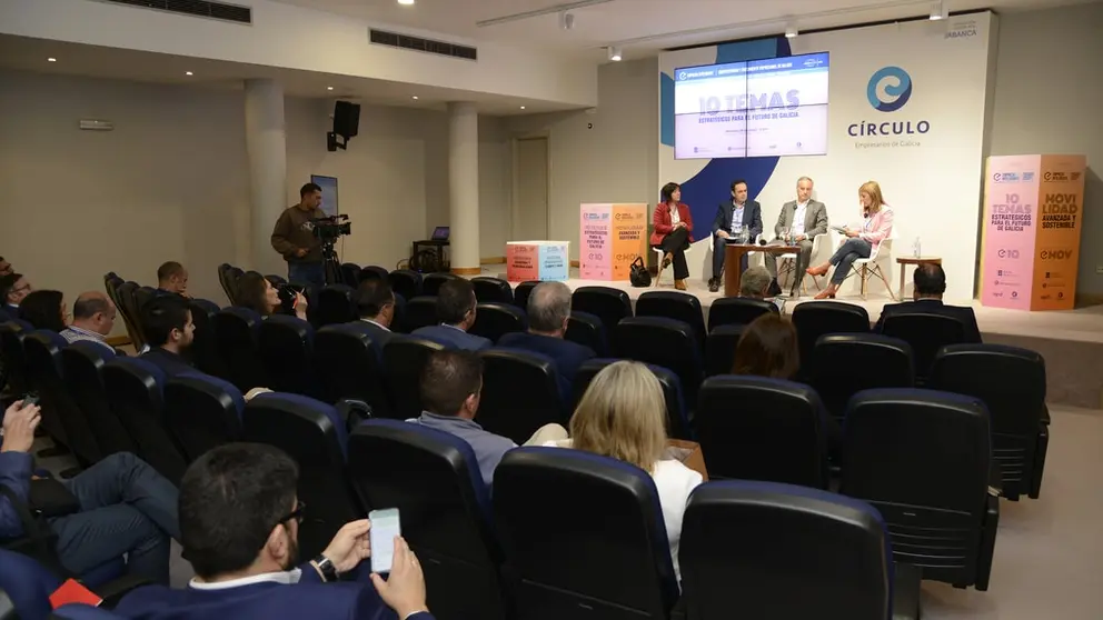 Carmen Pamp&iacute;n, Alberto_Cominges,Alberto Rocha y Maite Torres, en el primer panel de la jornada.