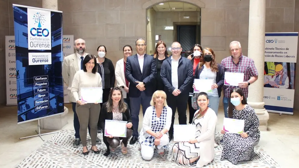 Participantes en el Laboratorio de Iniciativas Sostenibles, junto a responsables de la CEO y dinamizadores del programa.