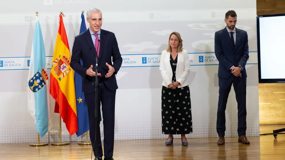 Francisco Conde, Paula Ur&iacute;a e Pablo Fern&aacute;ndez Vila, no acto de toma de posesi&oacute;n dos dous altos cargos.