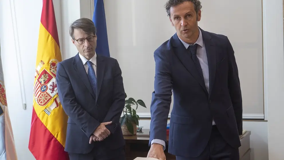 O conselleiro Miguel Corgos, e o novo director xeral dede Pol&iacute;tica de Cohesi&oacute;n e Fondos Europeos, &Aacute;ngel Tarr&iacute;o./CONCHI PAZ.