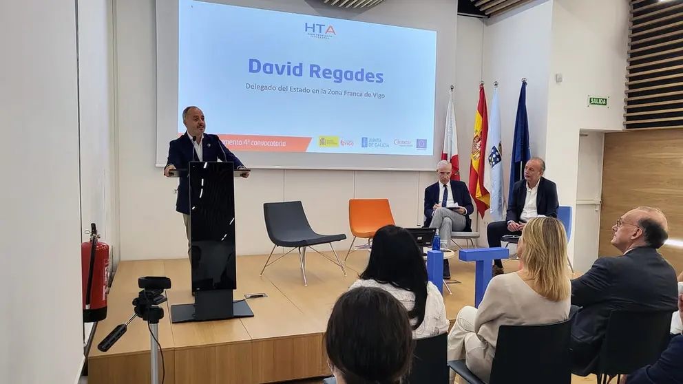 David Regades en la presentaci&oacute;n de la High Tech Auto, junto a Francisco Conde y Manuel Reigosa.