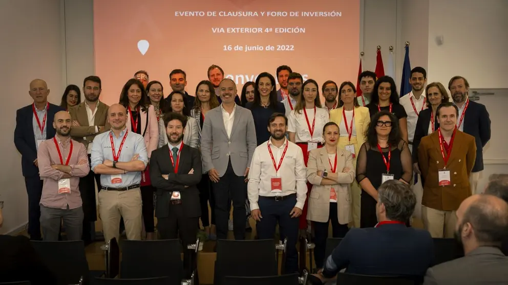 El delegado de la Zona Franca con los participantes en la 4&ordf; ViaExterior.